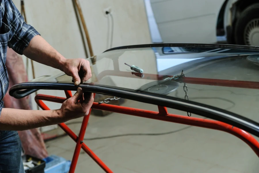 Signs Your Vehicle Needs Windshield Repair Service Detroit, MI Signs Your Vehicle Needs Windshield Repair Service Detroit, MI